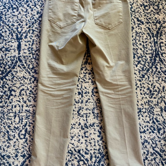 Van Heusen excellent used condition khaki colored dress pants - Picture 5 of 5